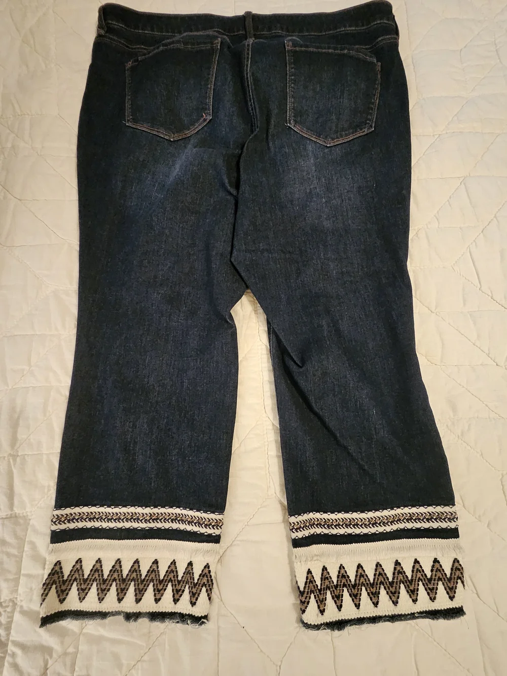 Crown & Ivy Curvy Embroidered Capris - Size 24W - Picture 2 of 10
